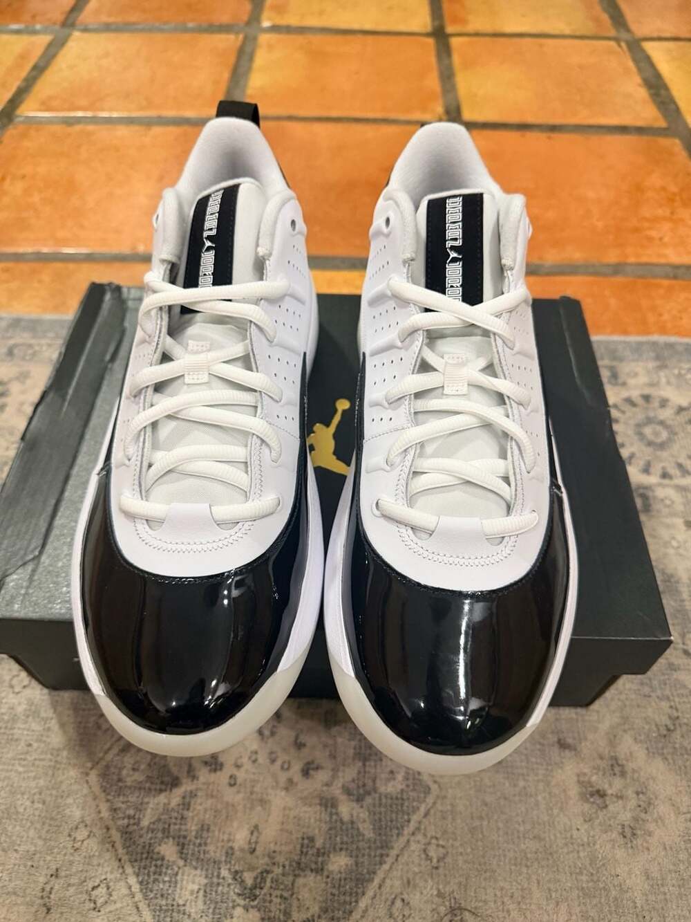 Jordan Max Aura 7 Men's Shoes White/Black/Summit White - Picture 2 of 10